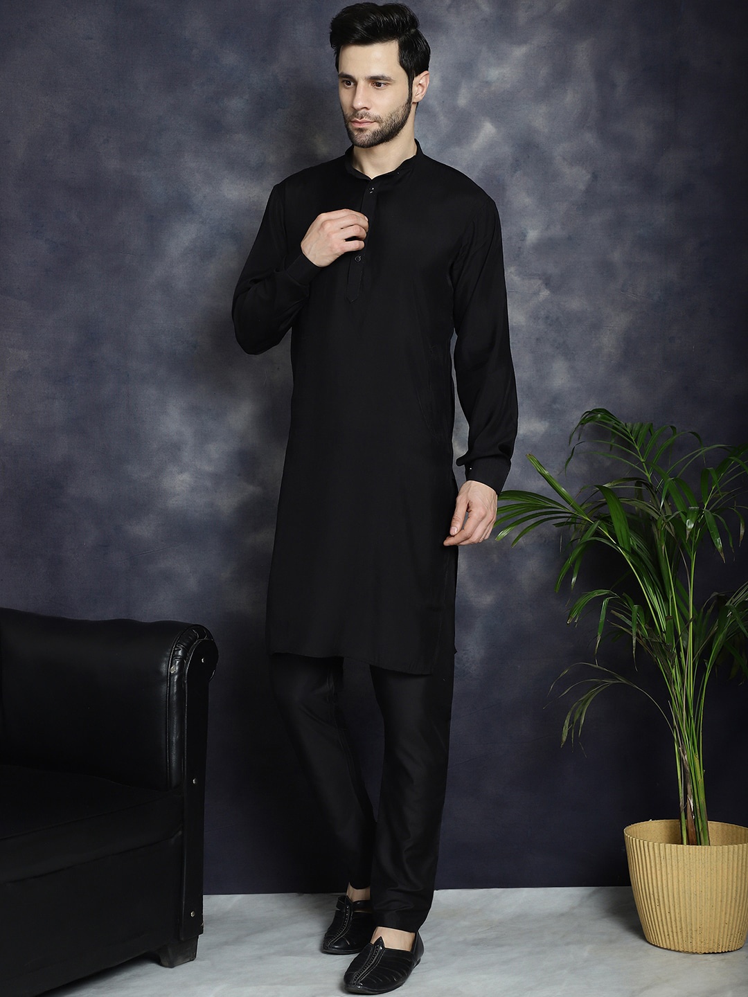 

Jompers Mandarin Collar Straight Kurta With Churidar, Black
