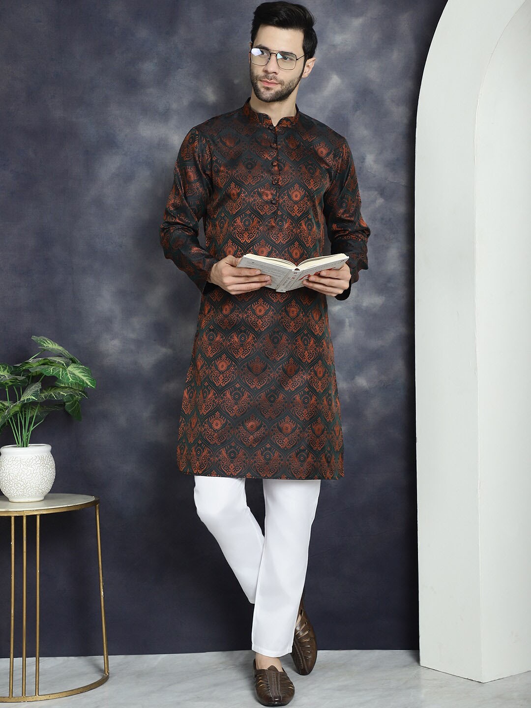 

Jompers Ethnic Motifs Woven Design Mandarin Collar Zari Straight Kurta With Pyjama, Black