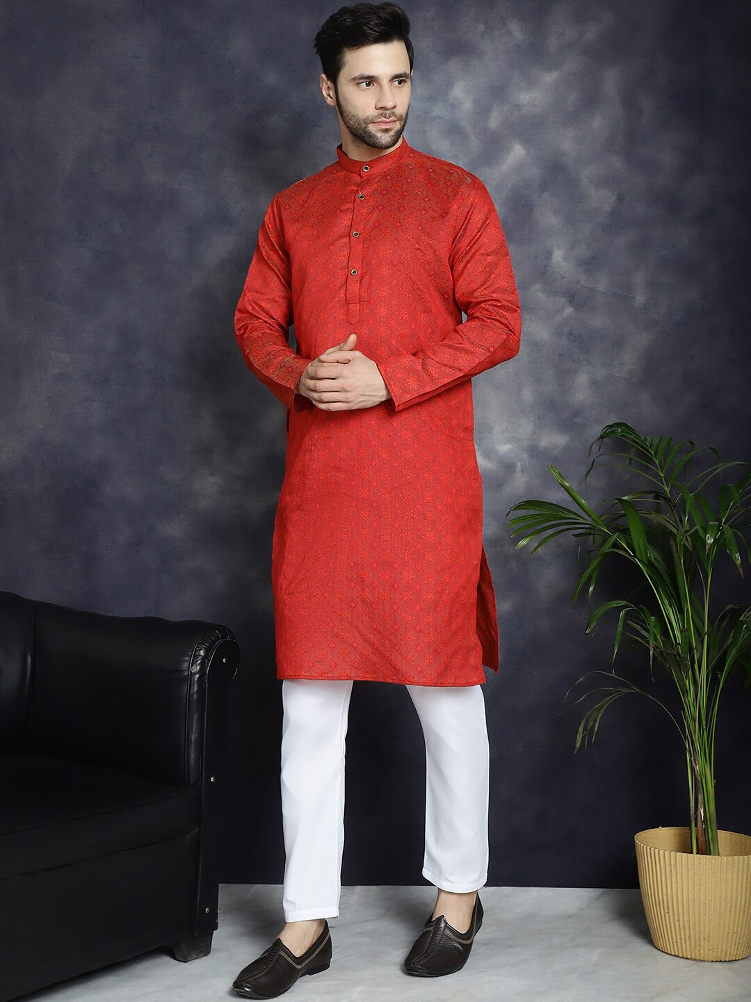 

Jompers Geometric Woven Design Mandarin Collar Straight Kurta With Pyjama, Red