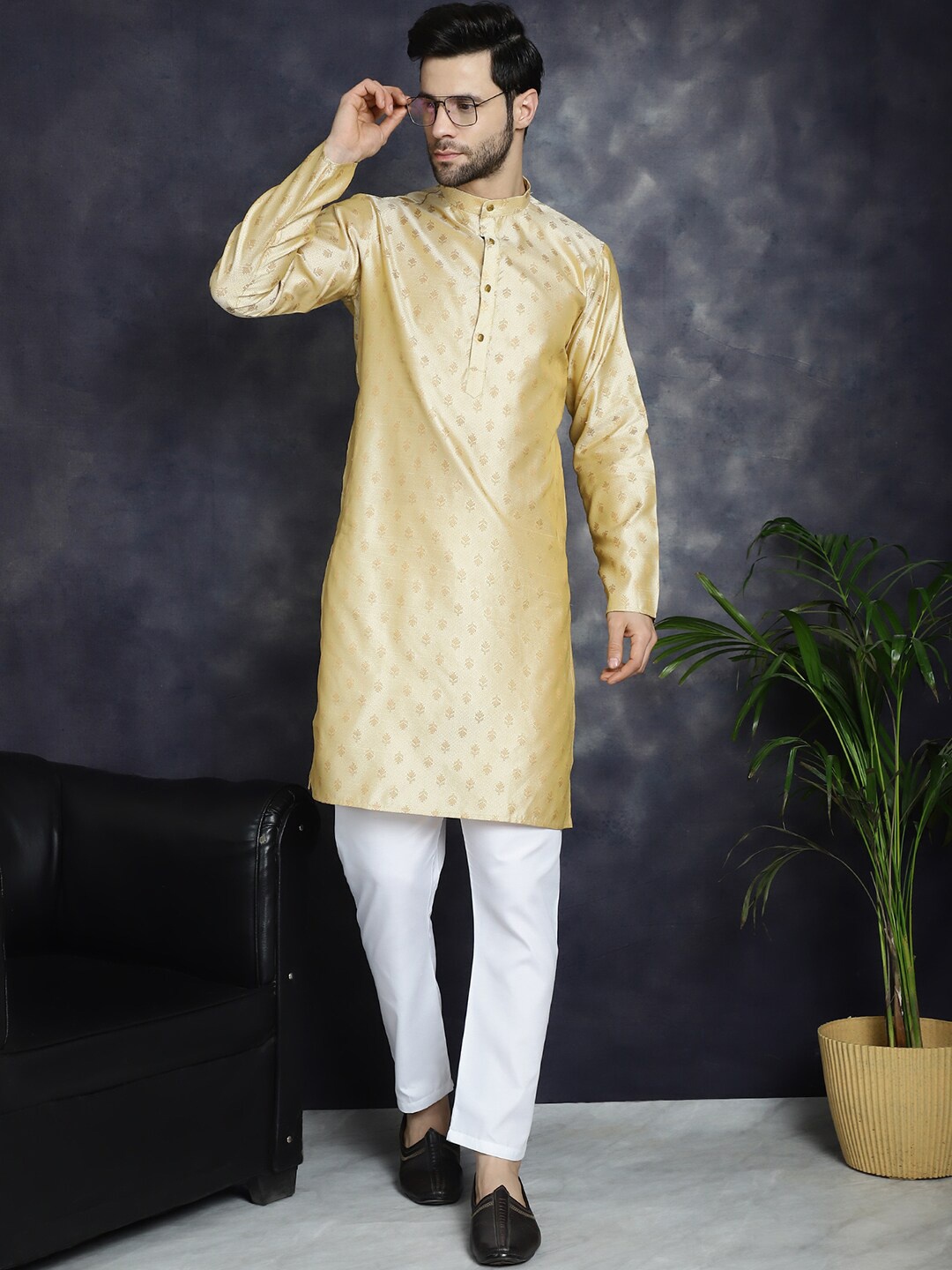 

Jompers Ethnic Motifs Woven Design Mandarin Collar Zari Straight Kurta With Pyjama, Gold