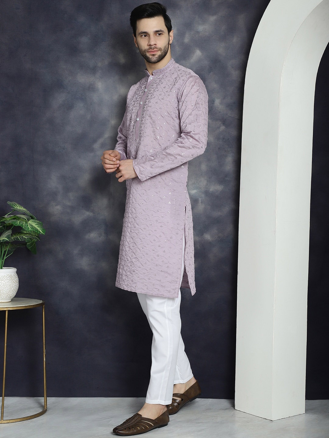 

Jompers Ethnic Motifs Embroidered Mandarin Collar Sequinned Straight Kurta With Pyjama, Purple