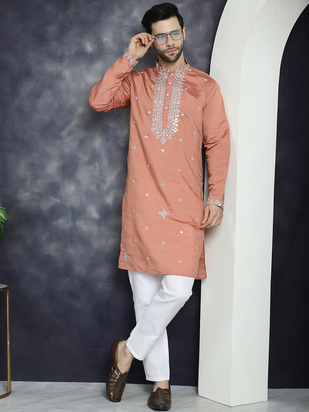 

Jompers Ethnic Motifs Embroidered Mandarin Collar Mirror Work Straight Kurta With Pyjama, Peach