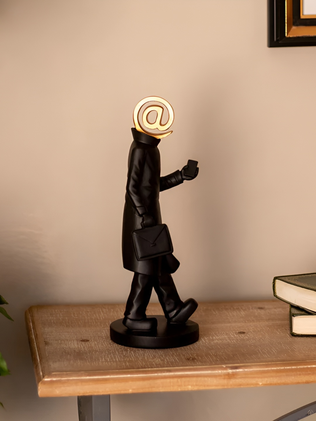 

THEDECORKART Black Figurine Showpiece