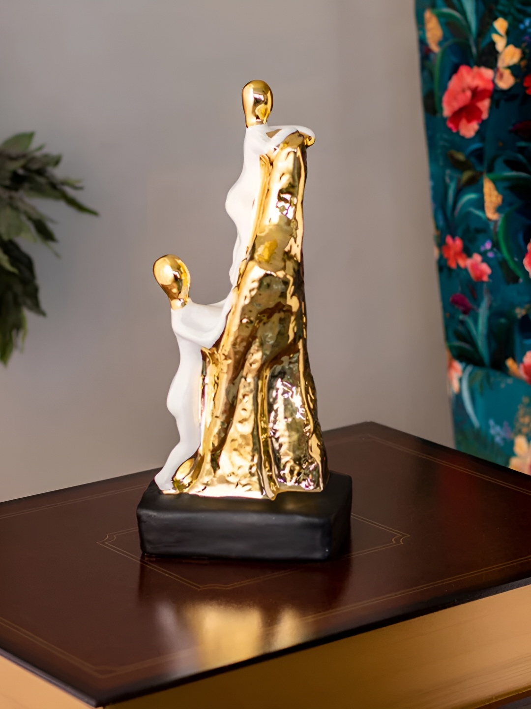 

THEDECORKART Gold Toned & White Figurine Showpiece