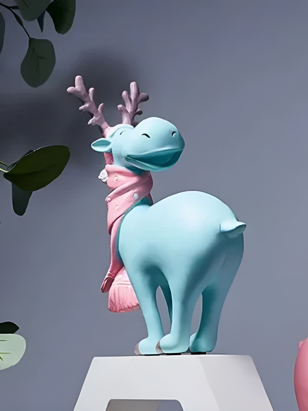 

THEDECORKART Blue & Pink Animal Figurine Showpiece
