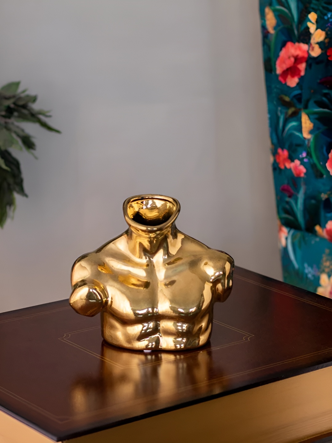 

THEDECORKART Gold-Toned Figurine Showpiece