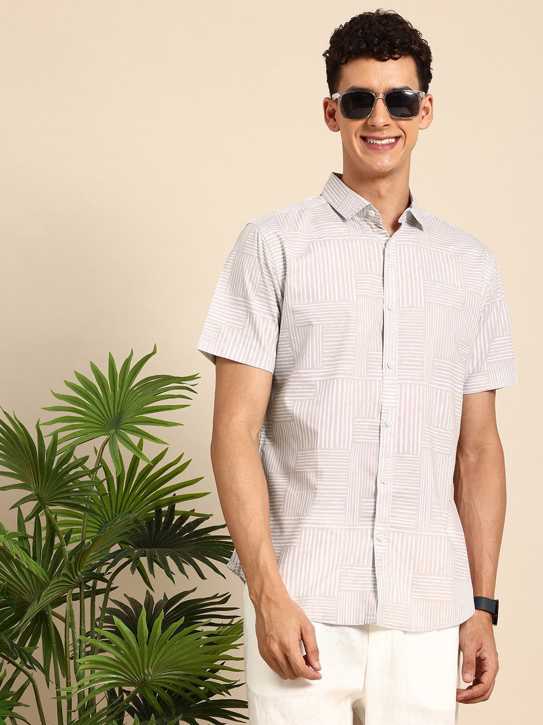 

Mast & Harbour Men Printed Casual Shirt, Rose