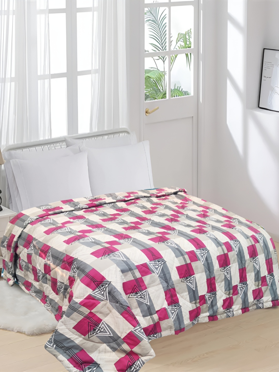 

Supreme Home Collective Pink Geometric Printed AC Room 300 GSM Cotton Double Bed Comforter