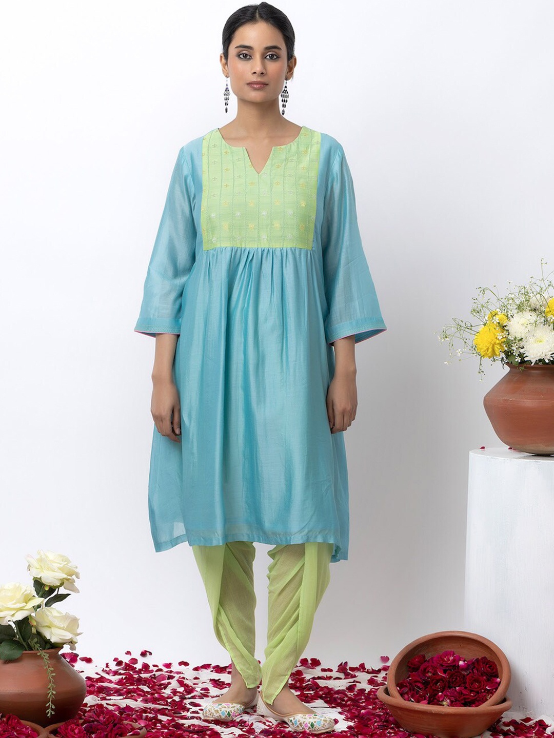 

SMRITI GUPTA Floral Thread Work Jacquard Chanderi Silk Kurta, Turquoise blue