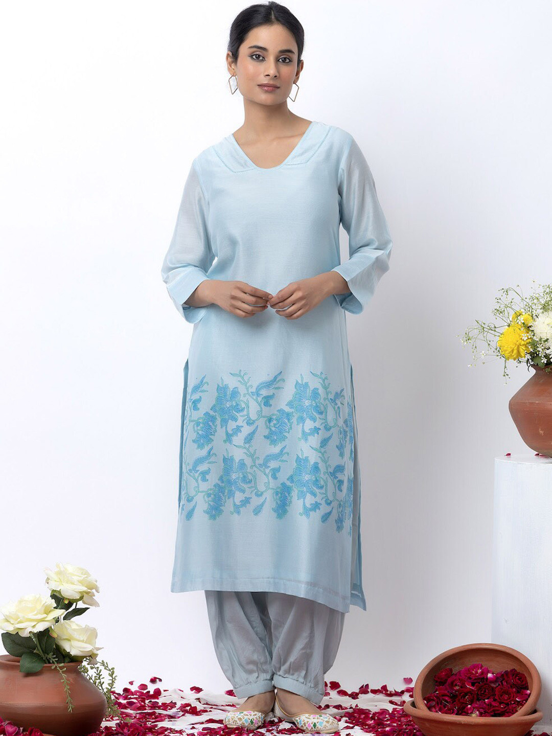 

SMRITI GUPTA Floral Printed Chanderi Silk Kurta, Blue