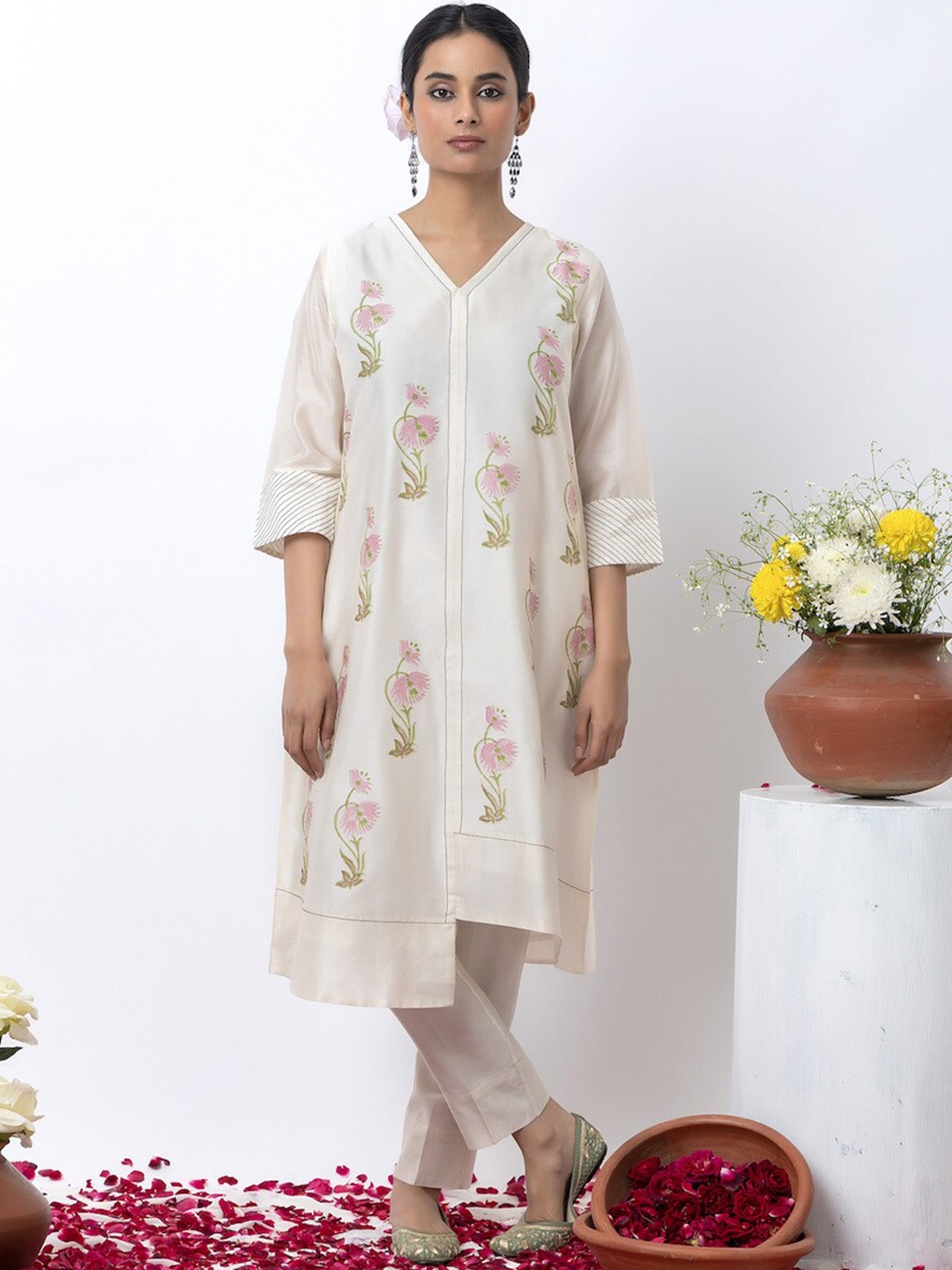 

SMRITI GUPTA Ethnic Motifs Printed Chanderi Silk Kurta, Off white
