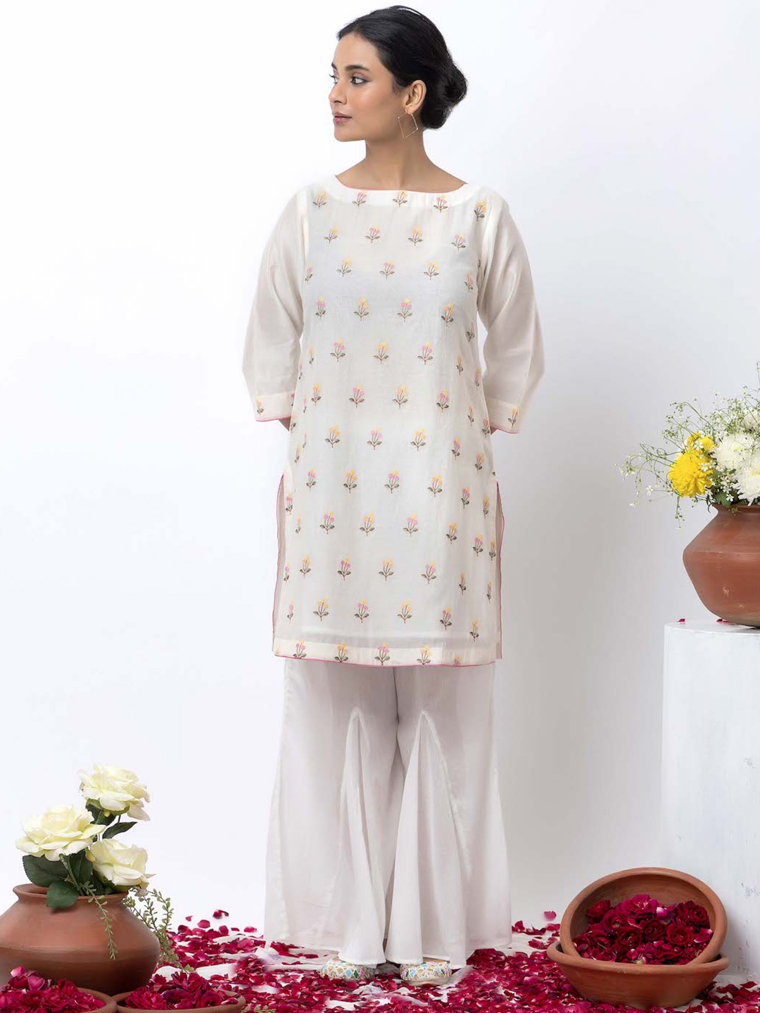 

SMRITI GUPTA Floral Embroidered Cotton Thread Work Pure Cotton Straight Kurti, Off white