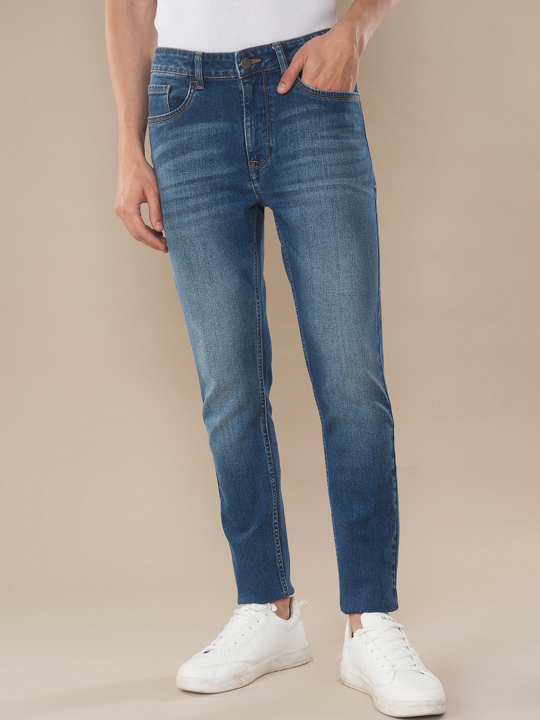 

Crocodile Men Jean Tapered Fit Clean Look Light Fade Cotton Jeans, Blue