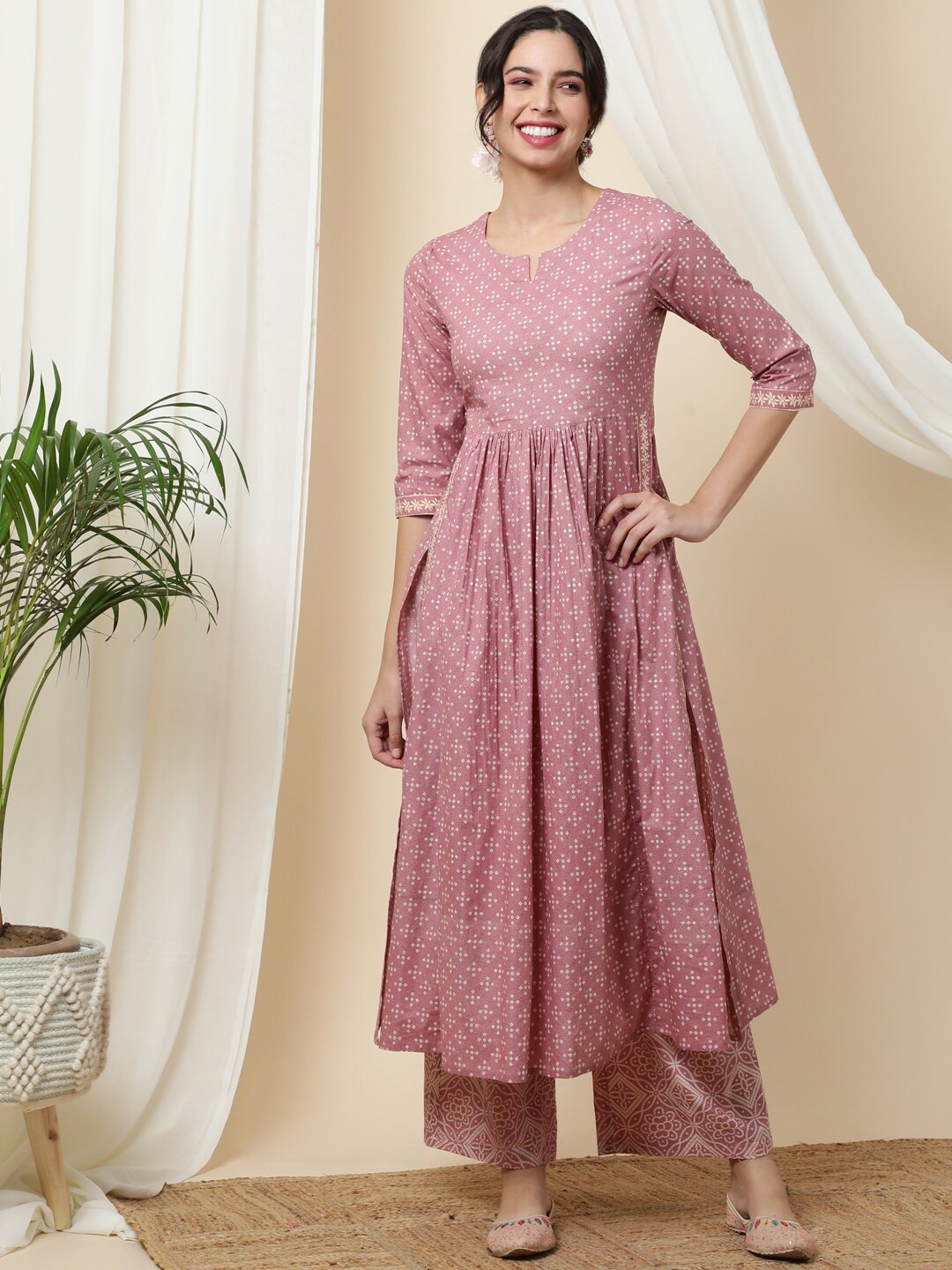 

AADAT Floral Printed Anarkali Kurta with Palazzos, Pink