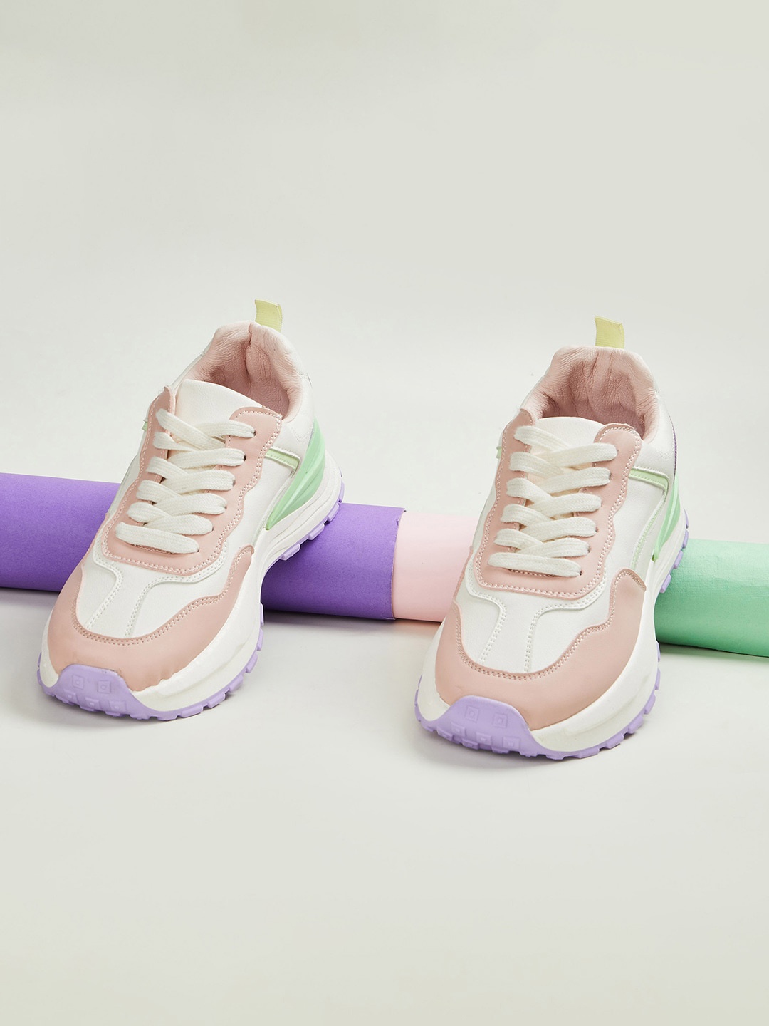 

Ginger by Lifestyle Women Colourblocked Round Toe Sneakers, White