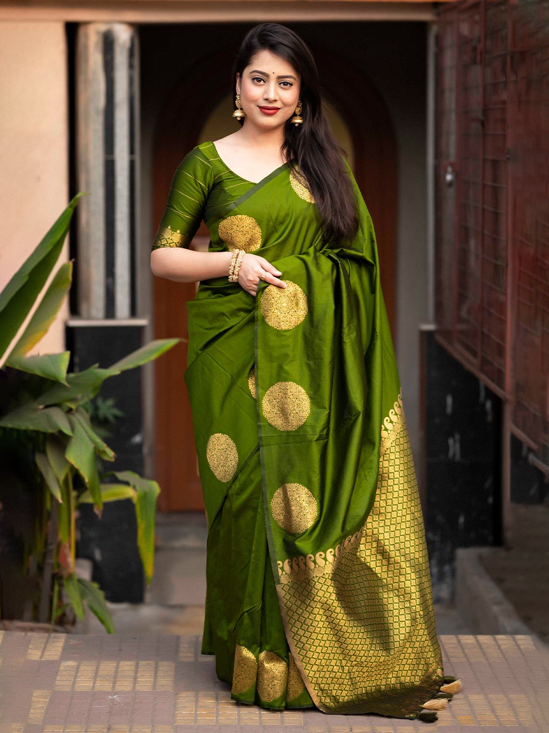 

Mitera Woven Design Zari Banarasi Saree with Tassels, Green