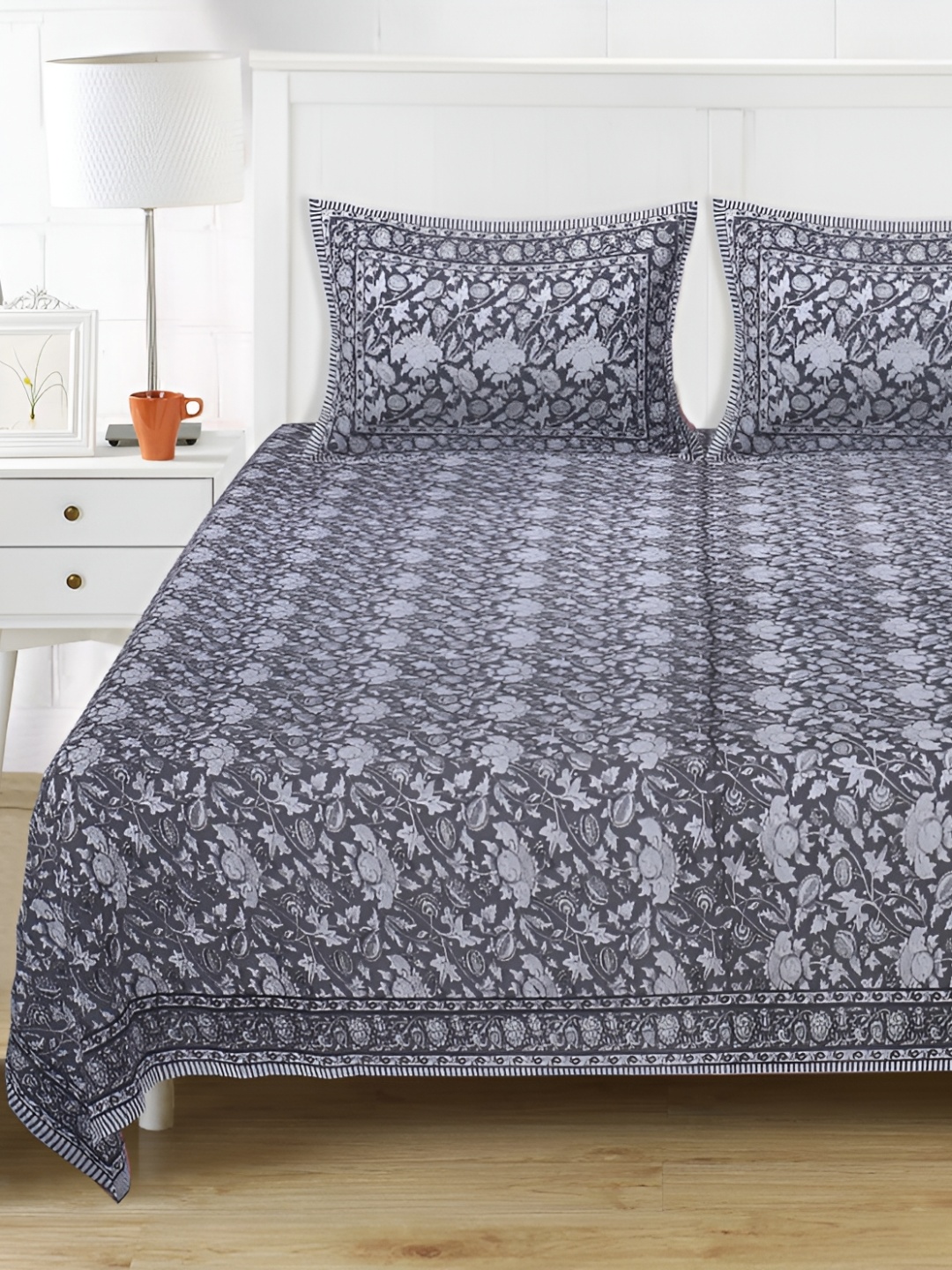 

Texstylers Grey & White Printed Cotton 250 TC King Bedsheet with 2 Pillow Covers