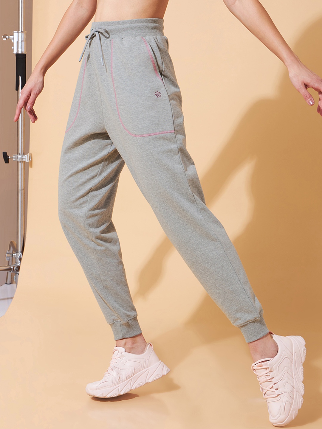 

CULT Women Pop up Thread Leisure Joggers, Grey