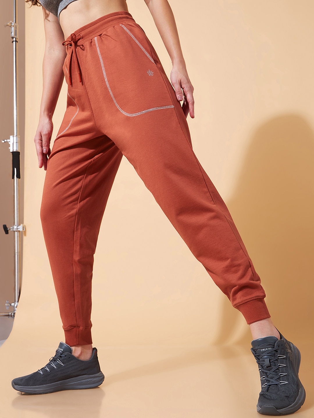

CULT Women Pop-Up Thread Leisure Joggers, Rust