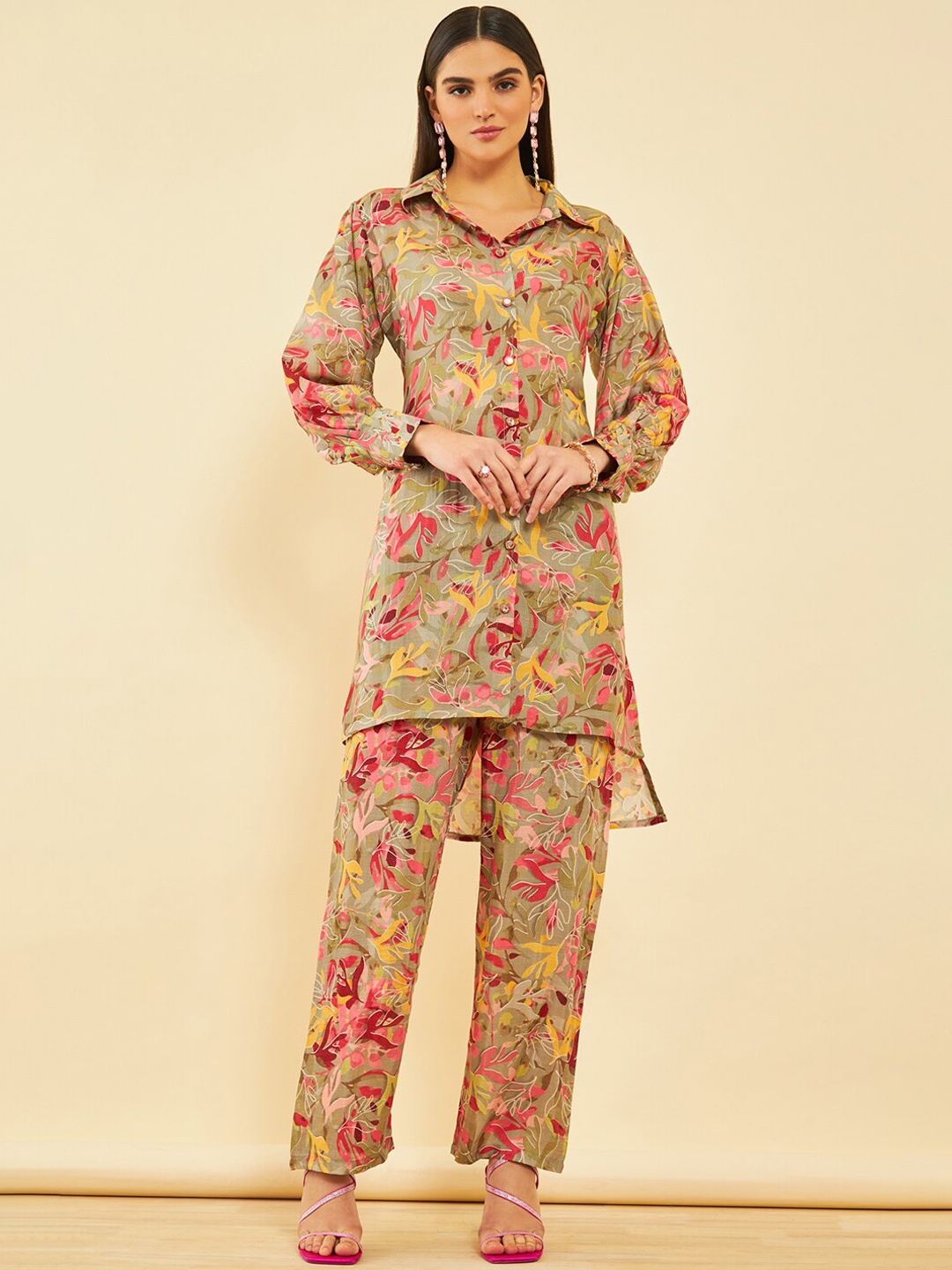 

Soch Floral Printed Regular Kurta with Trousers, Grey