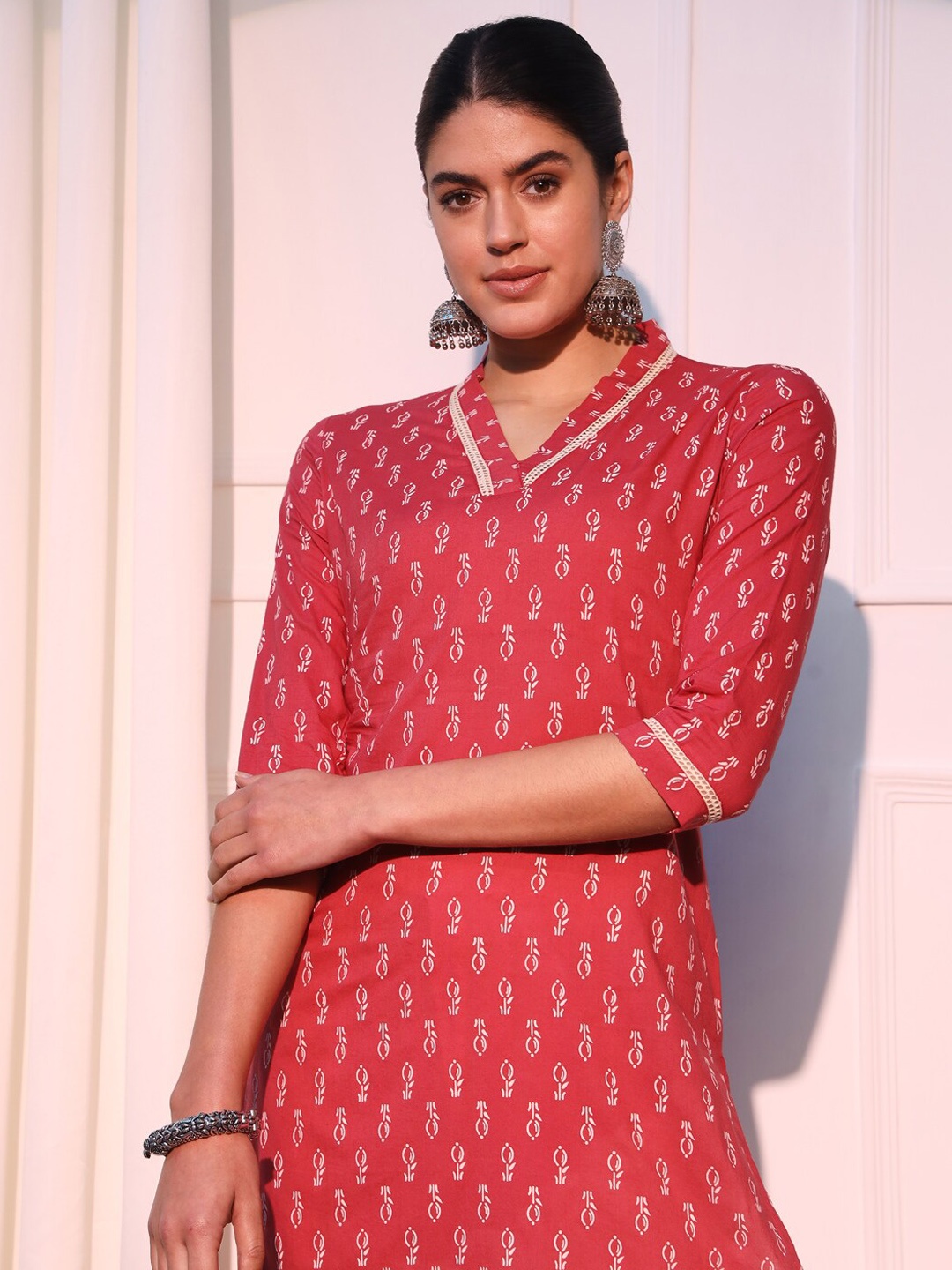 

KALINI Ethnic Motifs Printed Straight Pure Cotton Kurta, Pink