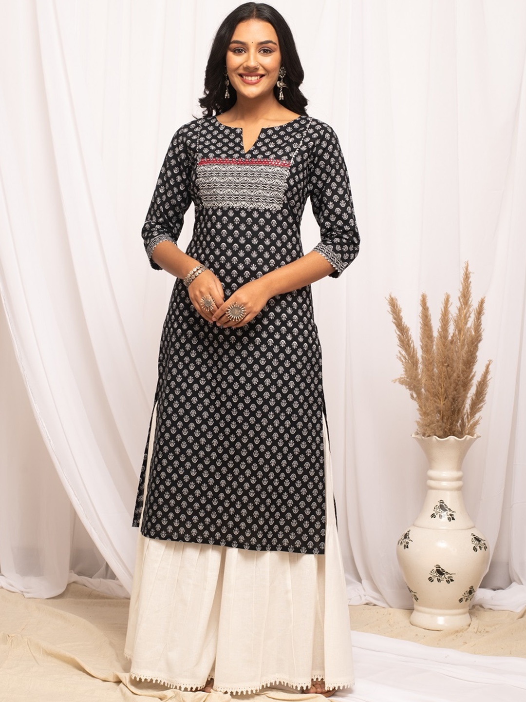 

FIORRA Ethnic Motifs Printed Round Neck Gotta Patti Cotton Straight Kurta, Black
