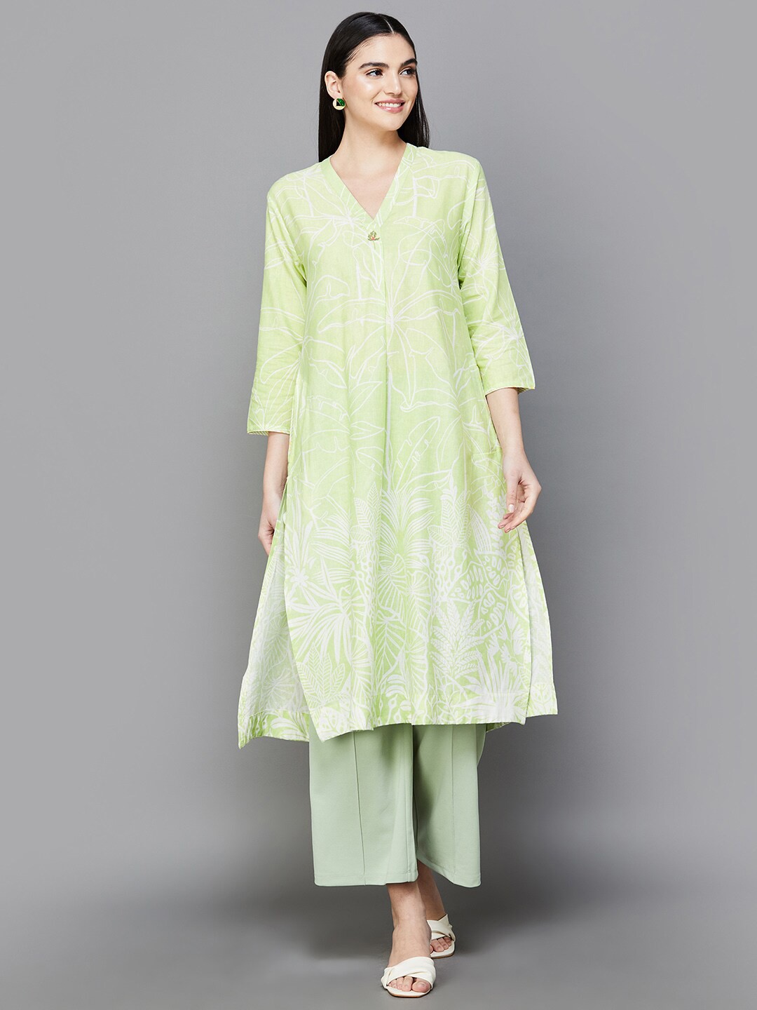 

Melange by Lifestyle Floral Printed V-Neck Straight Kurta, Green