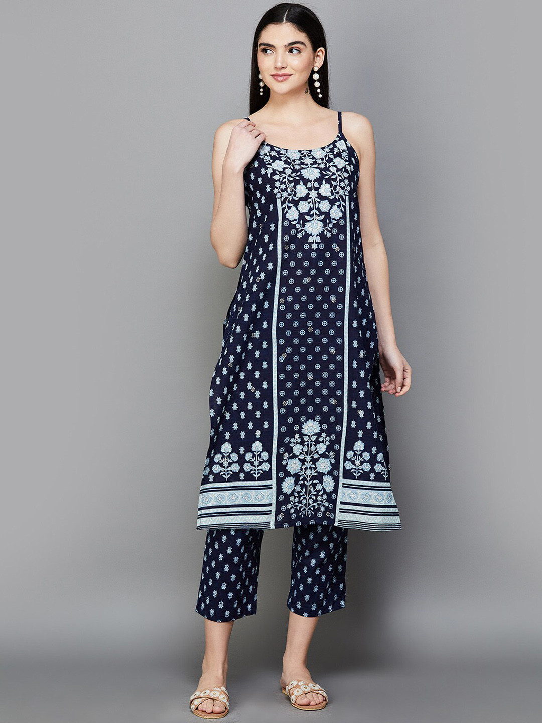

Melange by Lifestyle Ethnic Motifs Printed Regular Kurta with Palazzos, Navy blue