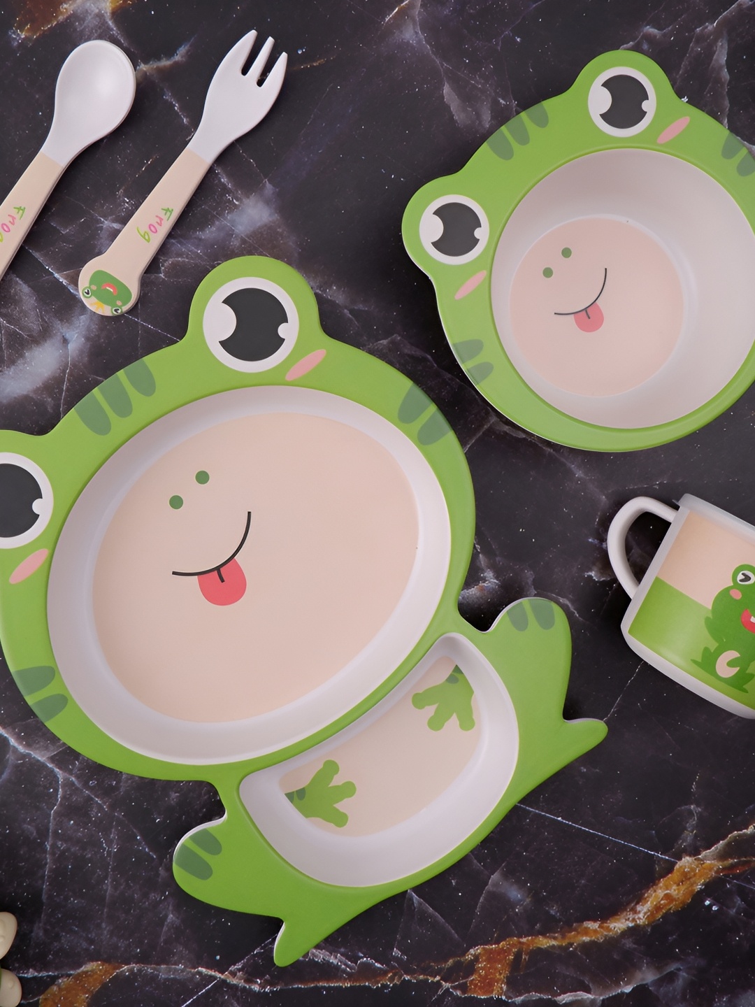 

THE BAMBOO CO Kids Green & Pink 5 Pieces Funny Frog Printed Bamboo Matte Dinner Set