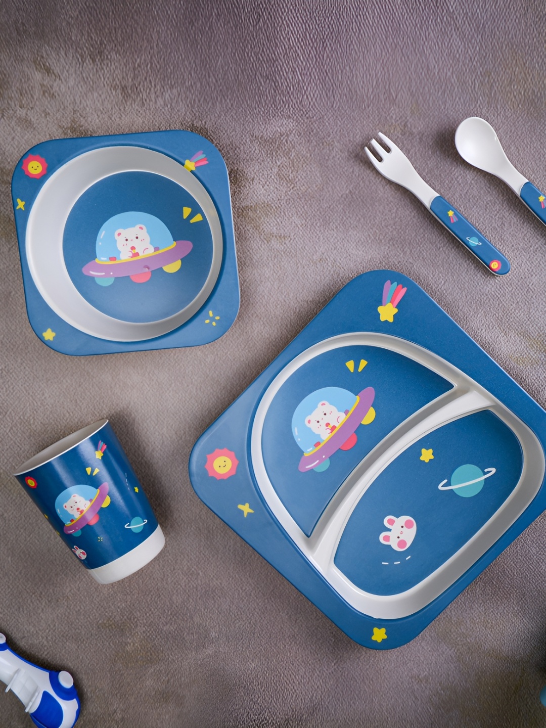 

THE BAMBOO CO Kids Navy Blue & White 5 Pieces On Saturn Printed Bamboo Matte Dinner Set