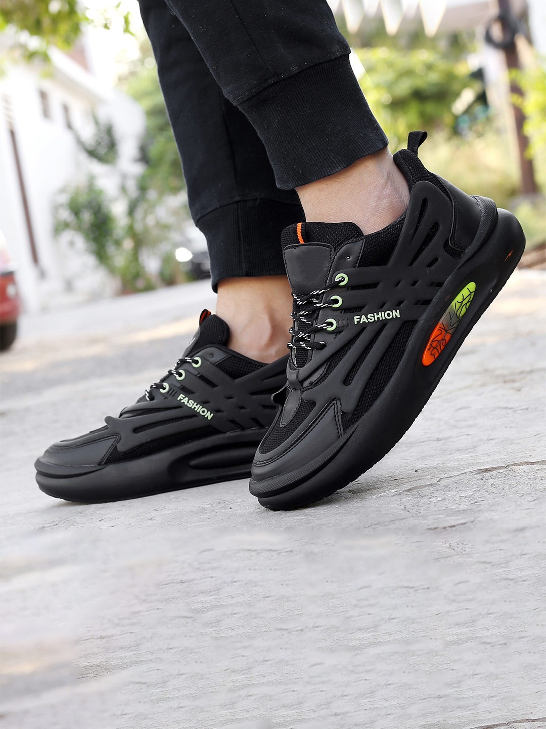

HERE&NOW Men Textured Lace-Up Running Shoes, Black