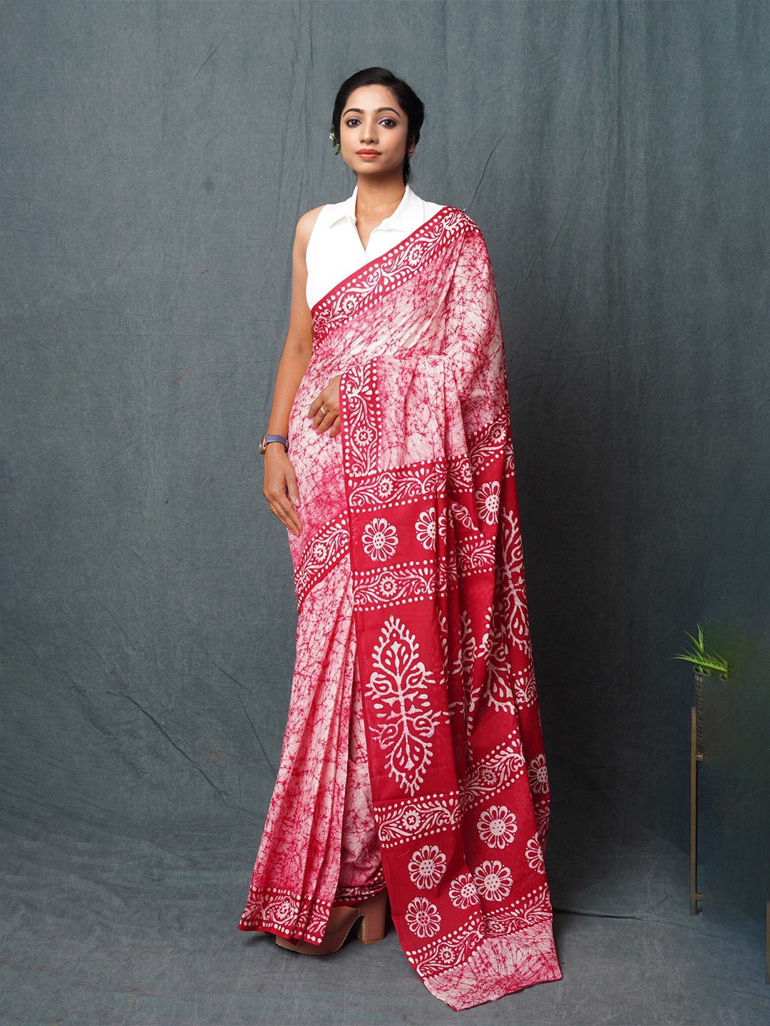 

Unnati Silks Batik Pure Cotton Block Print Saree, Red