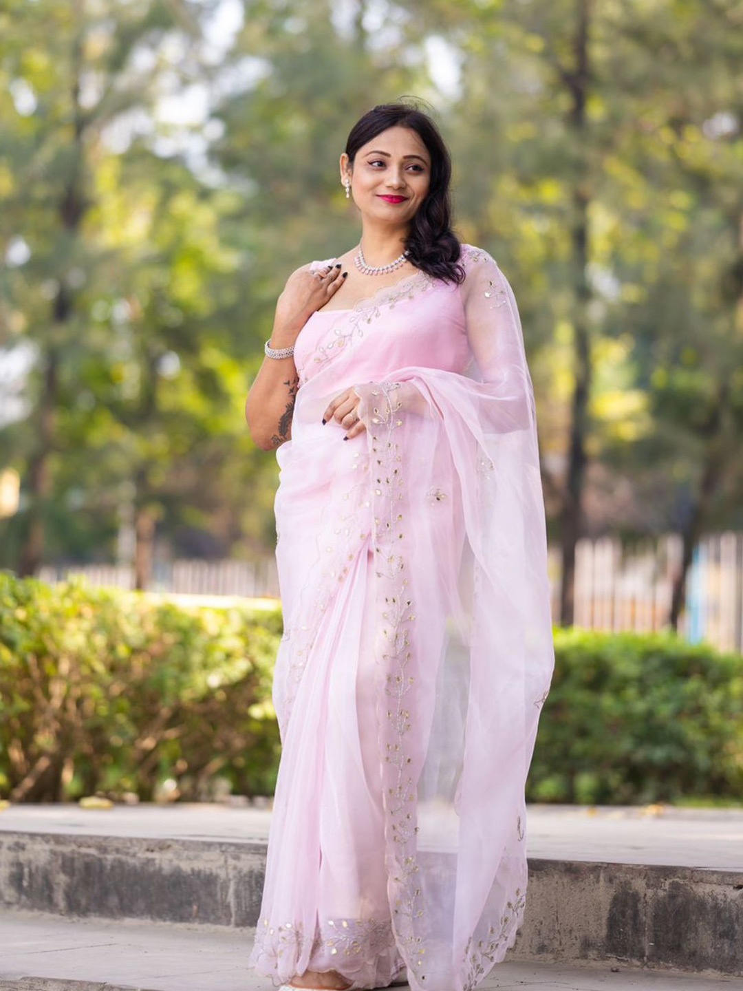 

ODETTE Ethnic Motifs Embroidered Organza Saree, Pink