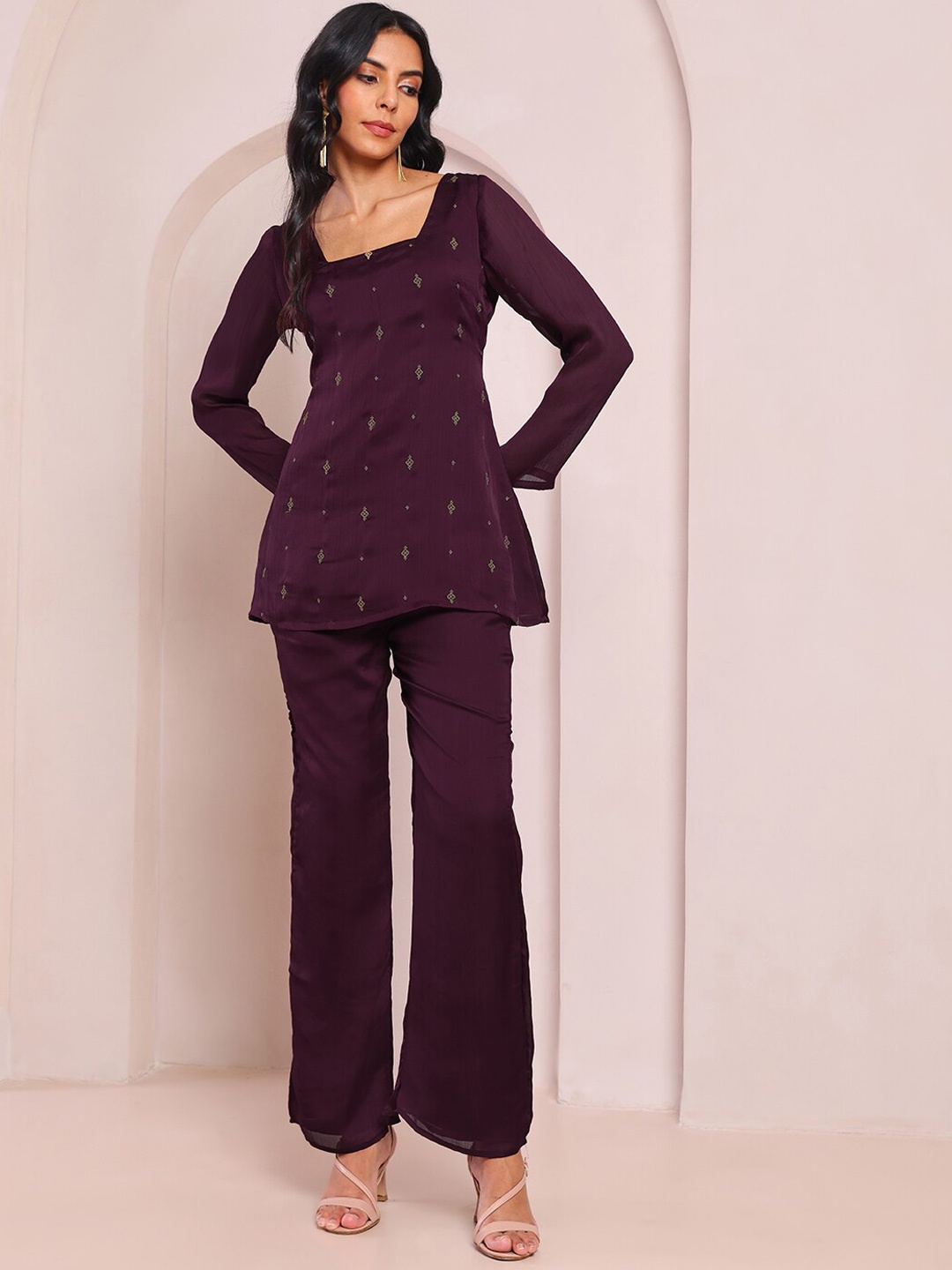 

Saaki Ethnic Motifs Embroidered Regular Thread Work Kurti with Trousers, Purple