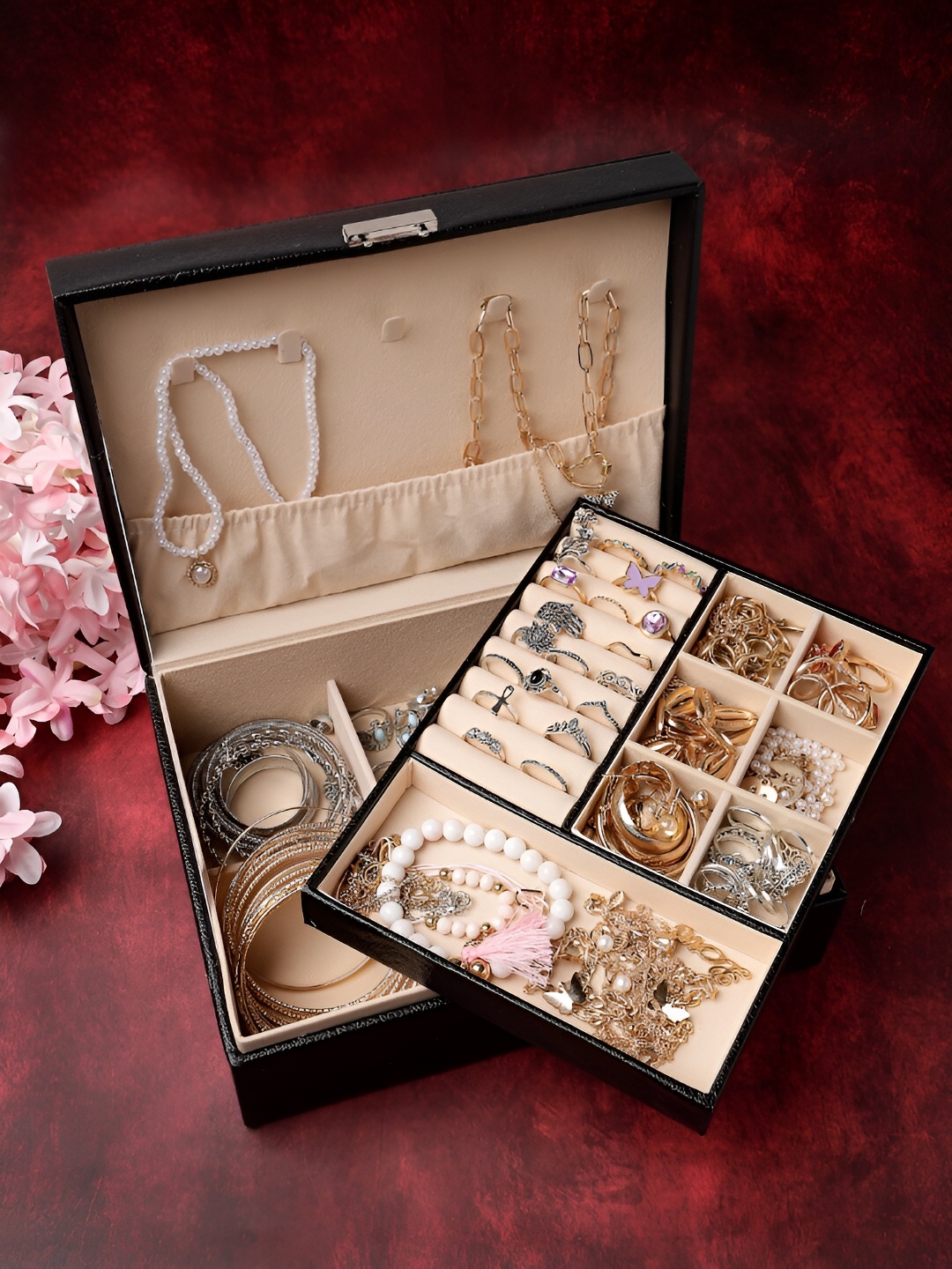 

Scintillare By Sukkhi Black Jewellery Organiser