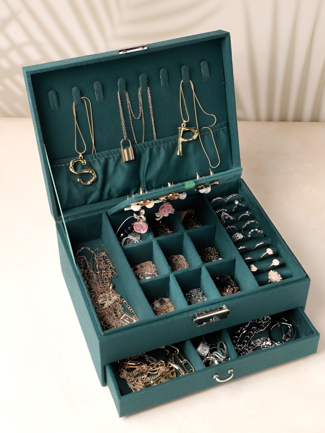 

Scintillare By Sukkhi Green 3-Layered Jewellery Organiser