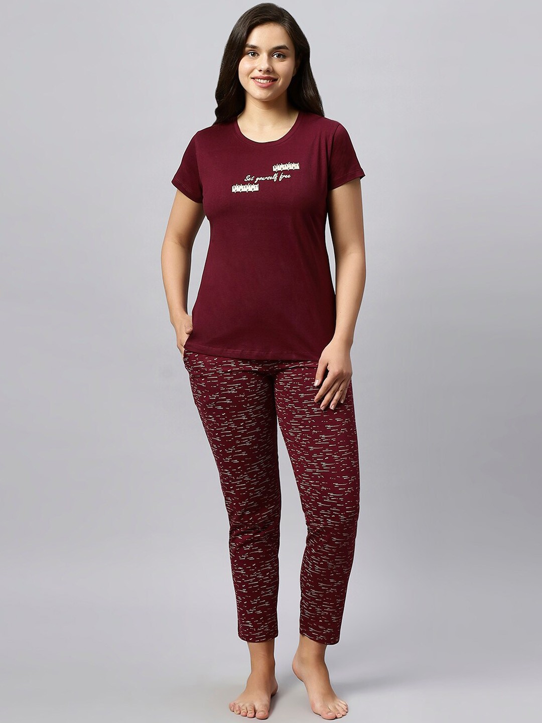 

QUIRA Typography Printed Night Suit, Maroon