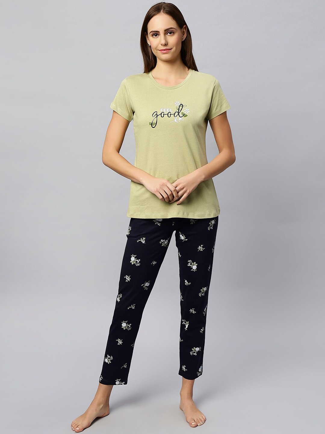 

QUIRA Typography Printed Night Suit, Green