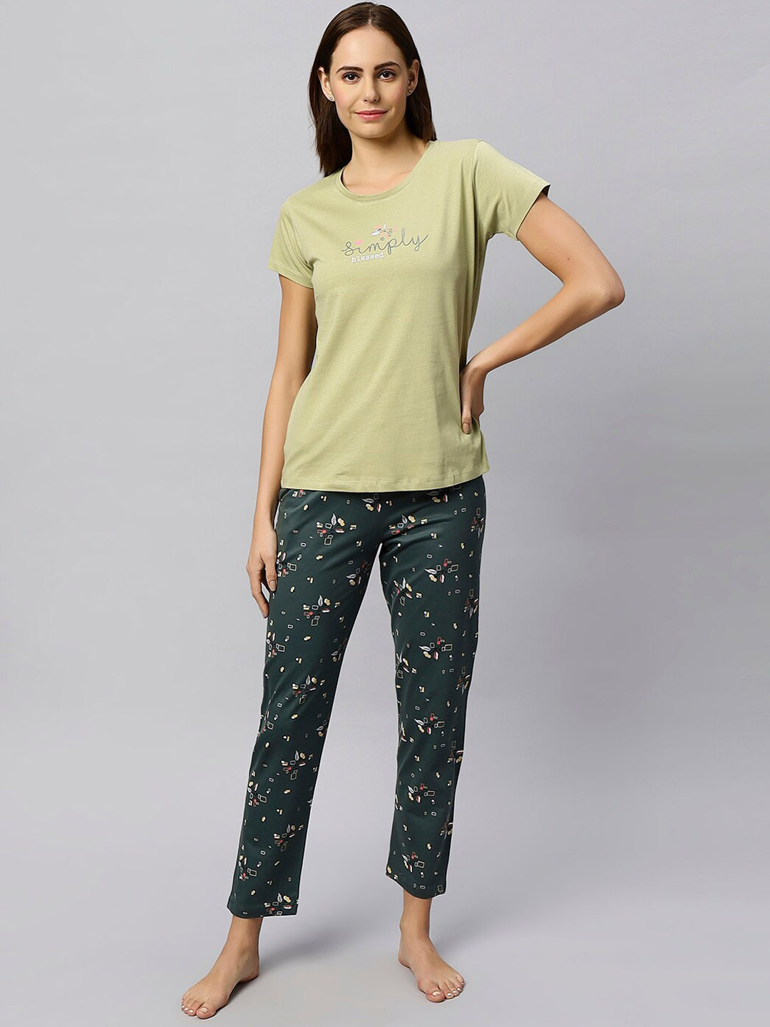 

QUIRA Typography Printed Night Suit, Green