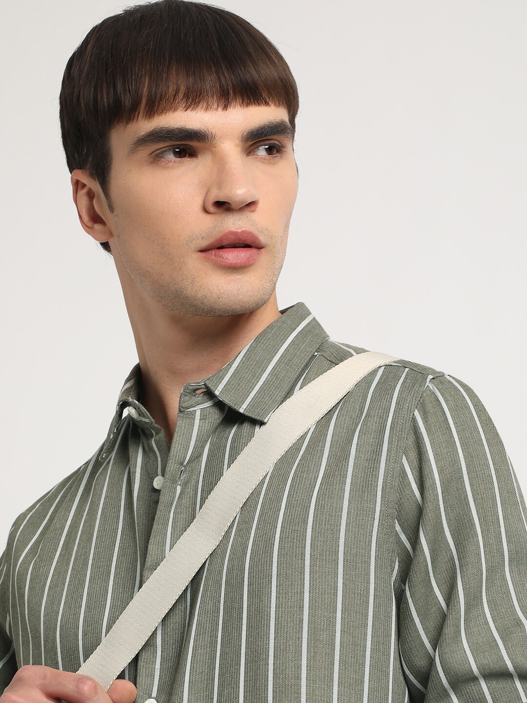 

THE BEAR HOUSE Slim Fit Vertical Striped Spread Collar Cotton Casual Shirt, Green