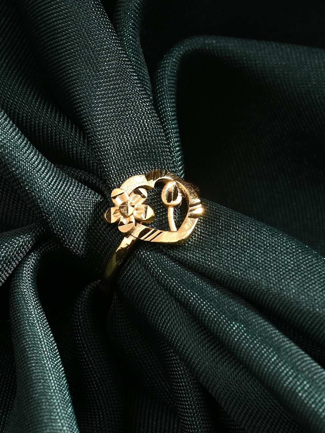 

AanyaCentric Gold Plated Finger Ring