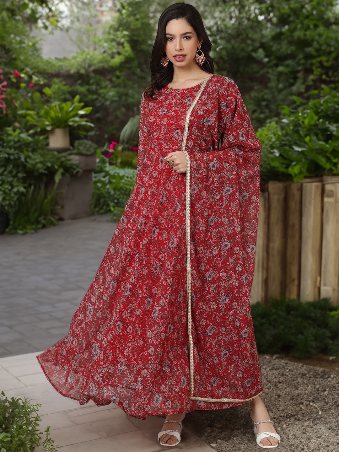 

SAK JAIPUR Floral Printed Georgette Anarkali Kurta With Dupatta, Red