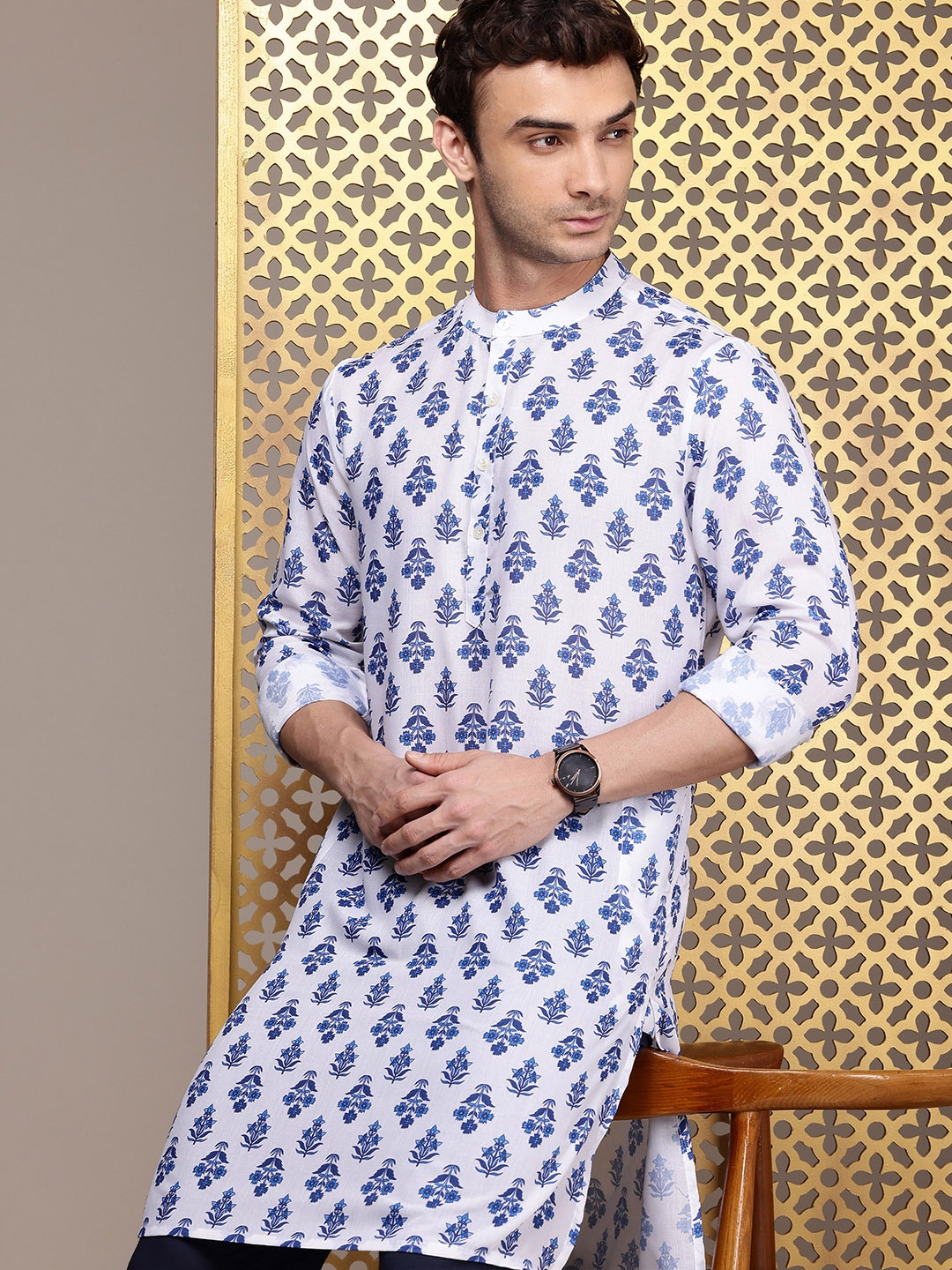 

House of Pataudi Men Floral Printed Jashn Pure Cotton Kurta with Trousers, White