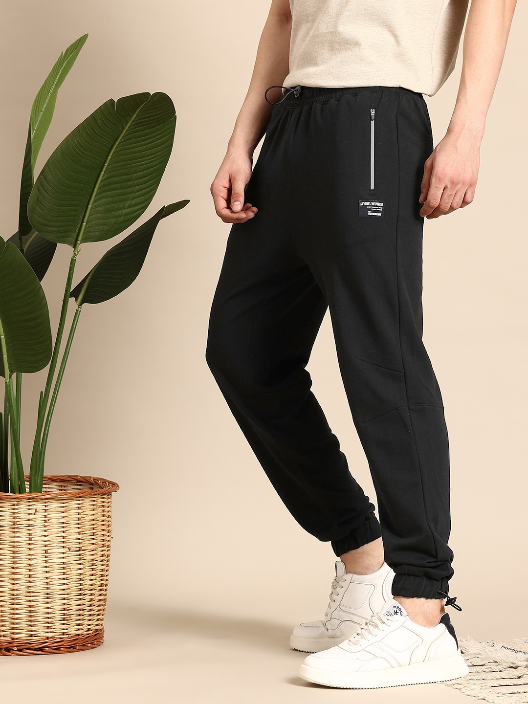 

Mast & Harbour Men Toggled Hem Joggers, Black