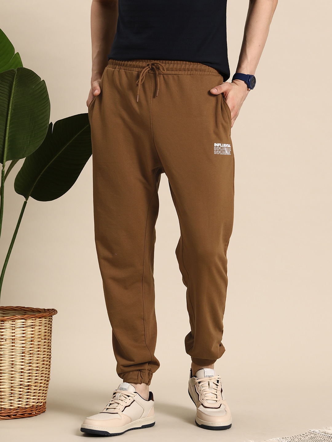 

Mast & Harbour Men Solid Joggers, Brown