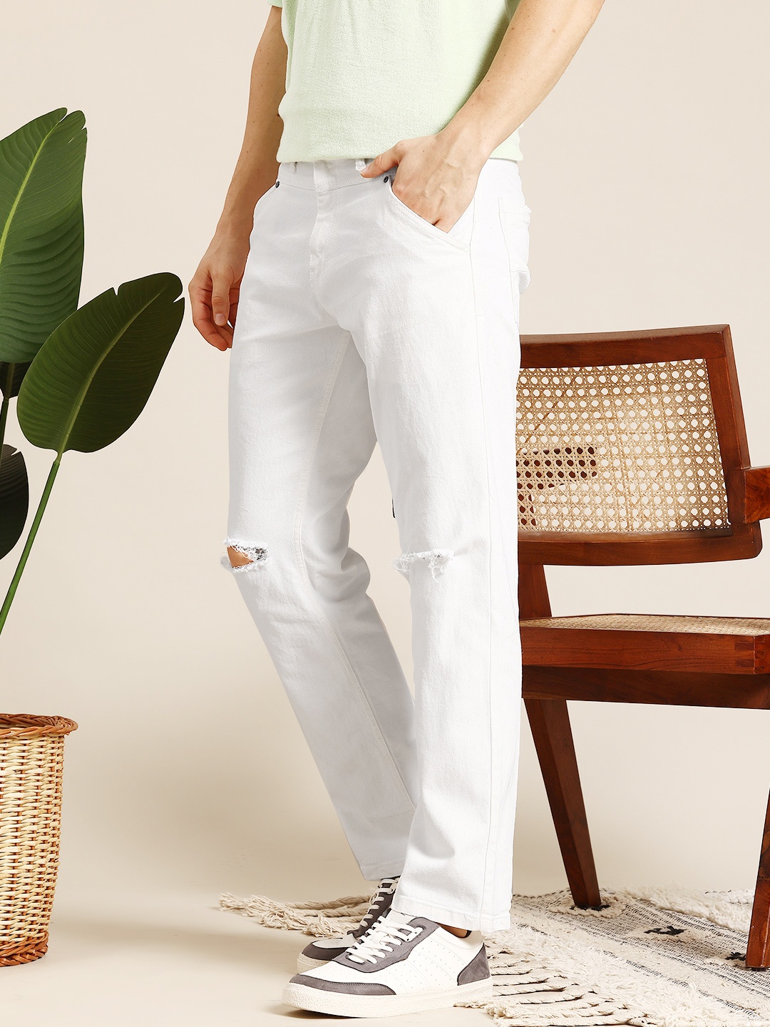 

Mast & Harbour Men Slash Knee Relaxed Fit Jeans, White