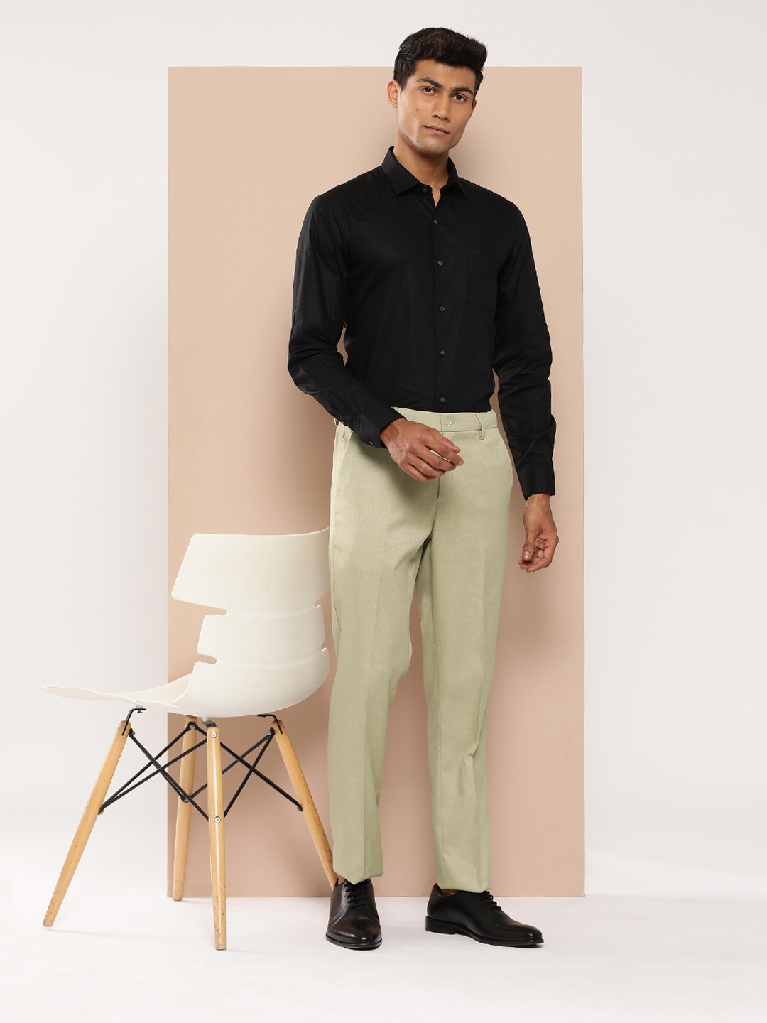 

INVICTUS Men Formal Trousers, Green