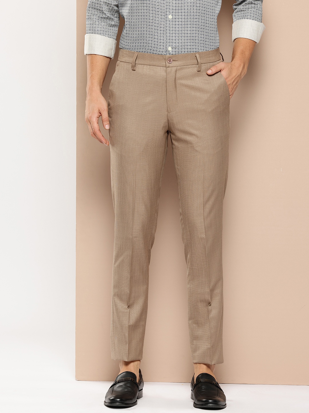 

INVICTUS Men Adjustable Waistband Slim Fit Trousers, Khaki