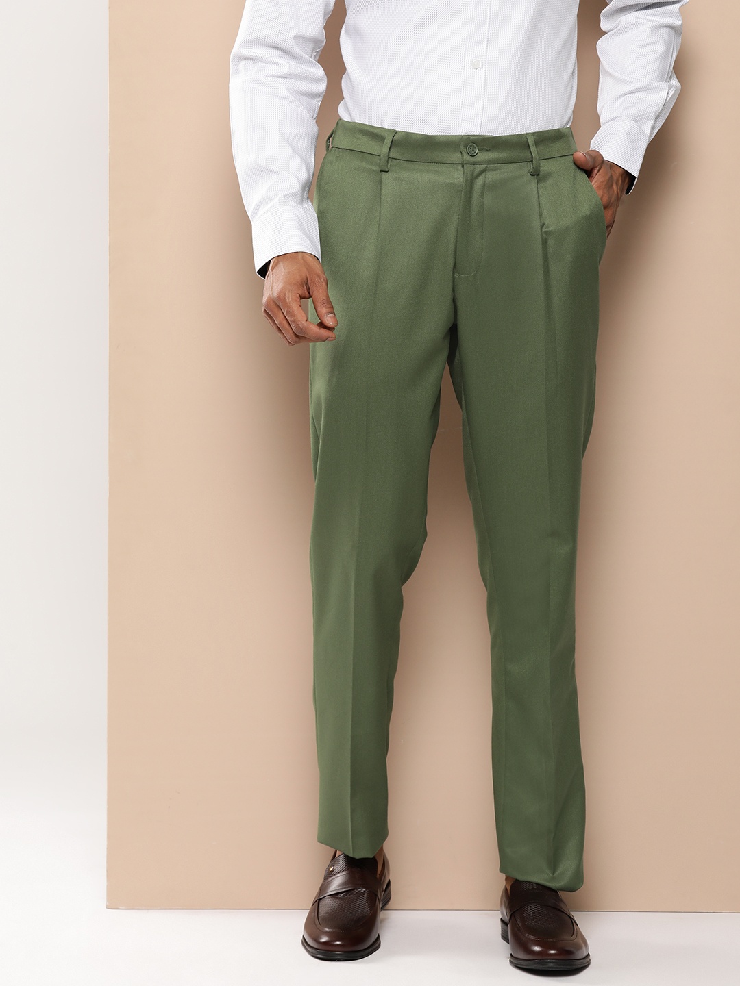 

INVICTUS Men Slim Fit Pleated Formal Trousers, Green