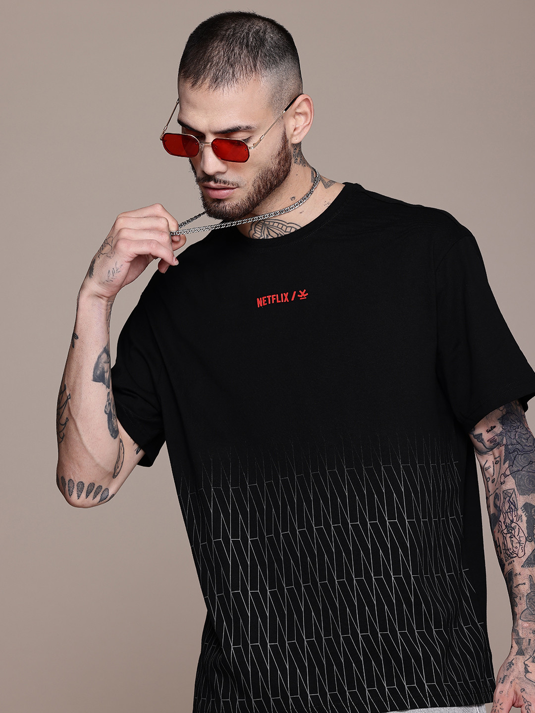 

WROGN X Netflix Typography Printed Oversized Drop-Shoulder Sleeves Pure Cotton T-shirt, Black